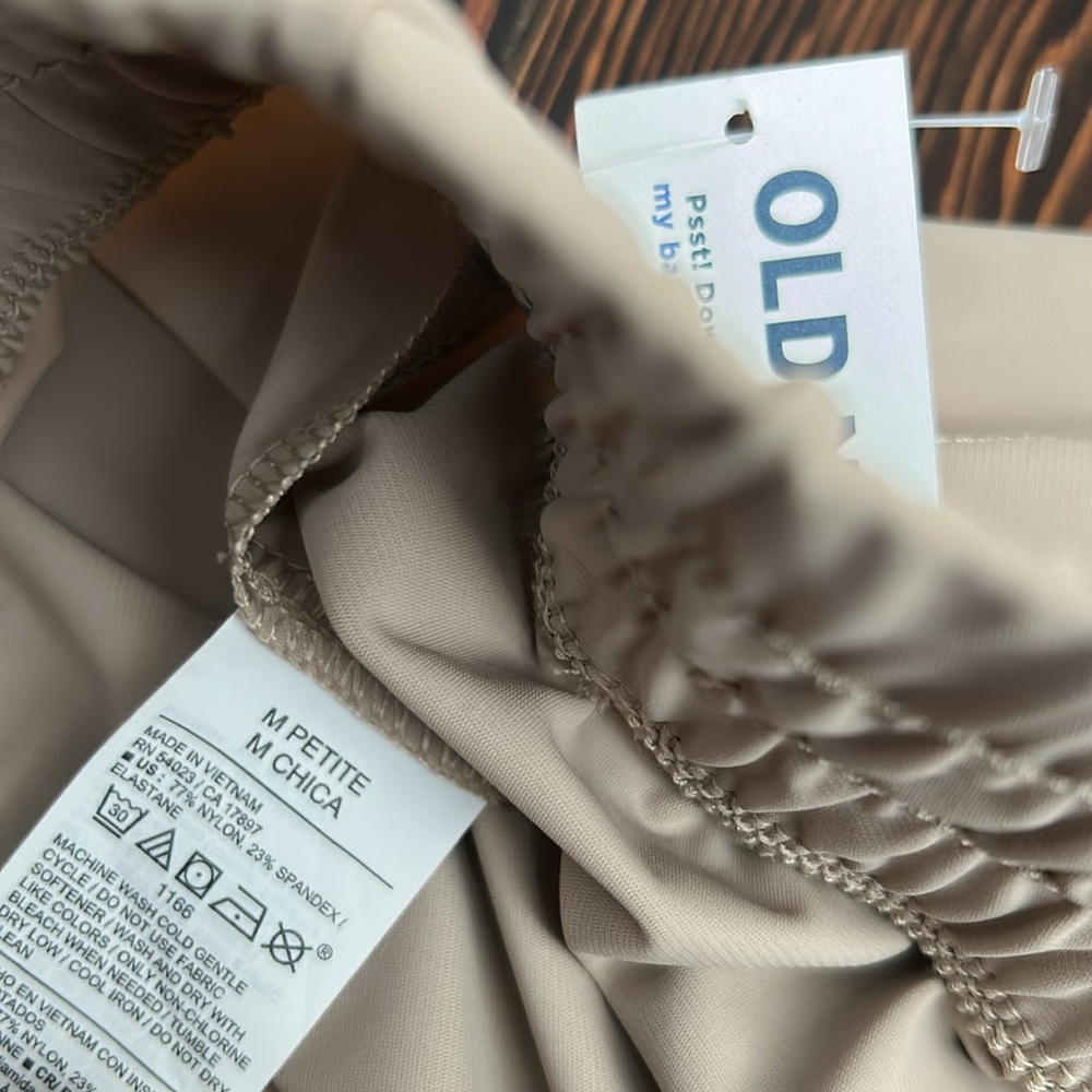 NWT Old Navy High-Rise SleekTech Cargo Pants Tan color - size petite medium - Picture 3 of 7
